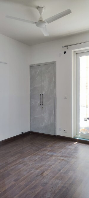 Room in 3 BHK Builder Floor at BPTP Discovery Park, Sector 80 – for Sale