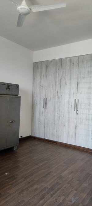 Furnished Amenities in 3 BHK Builder Floor at BPTP Discovery Park, Sector 80 – for Sale