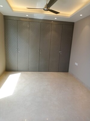 Room in 3 BHK Builder Floor at Defence Colony – for Sale