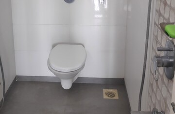 Bathroom in  Pg at Mulund East – for Rent