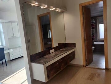 Room in 4 BHK Apartment at Hiranandani Meadows, Manpada – for Rent