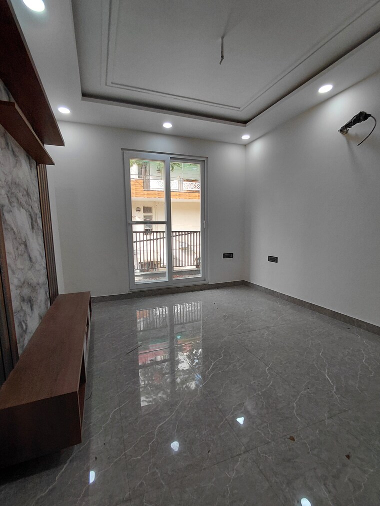 Room, janakpuri 3 Bedroom 1100 Sq.Ft. Apartment In Janakpuri Delhi 8604252