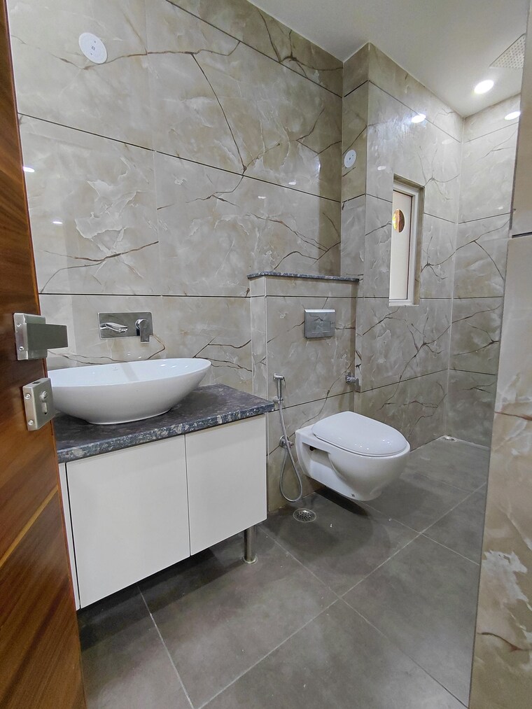 Bathroom, janakpuri 3 Bedroom 1100 Sq.Ft. Apartment In Janakpuri Delhi 8604252