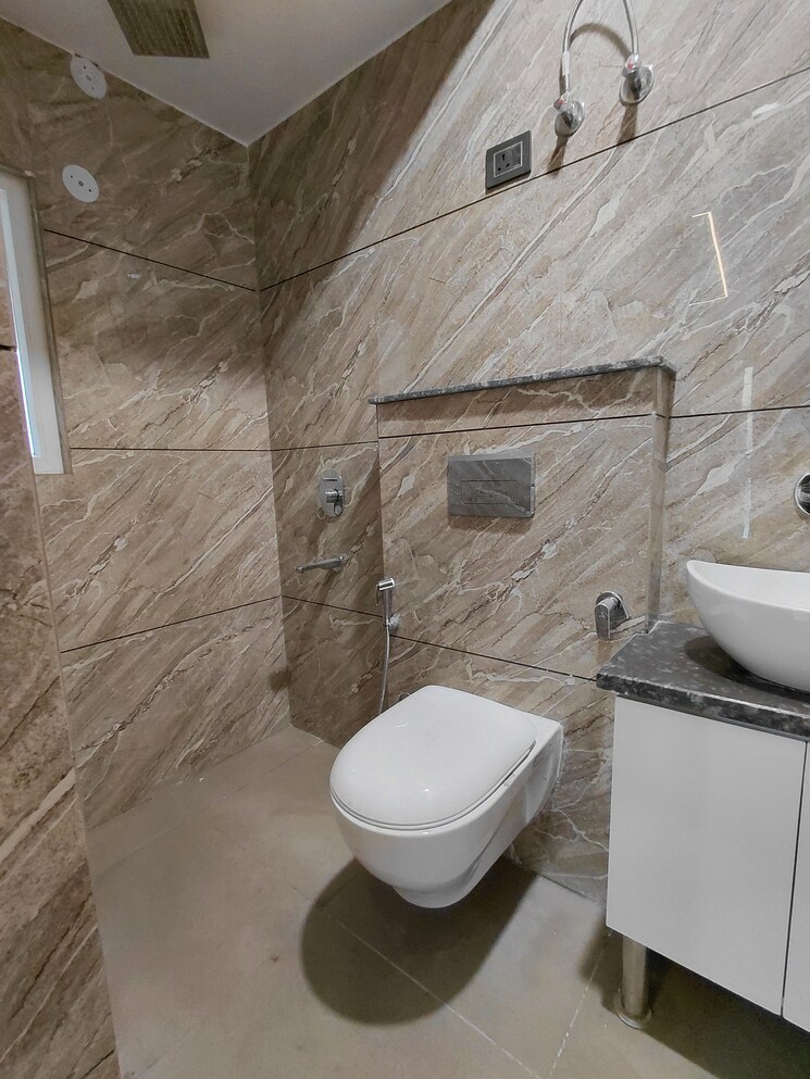 Bathroom, janakpuri 3 Bedroom 1100 Sq.Ft. Apartment In Janakpuri Delhi 8604252