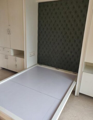 Bedroom in 4 BHK Apartment at Hiranandani Meadows, Manpada – for Rent