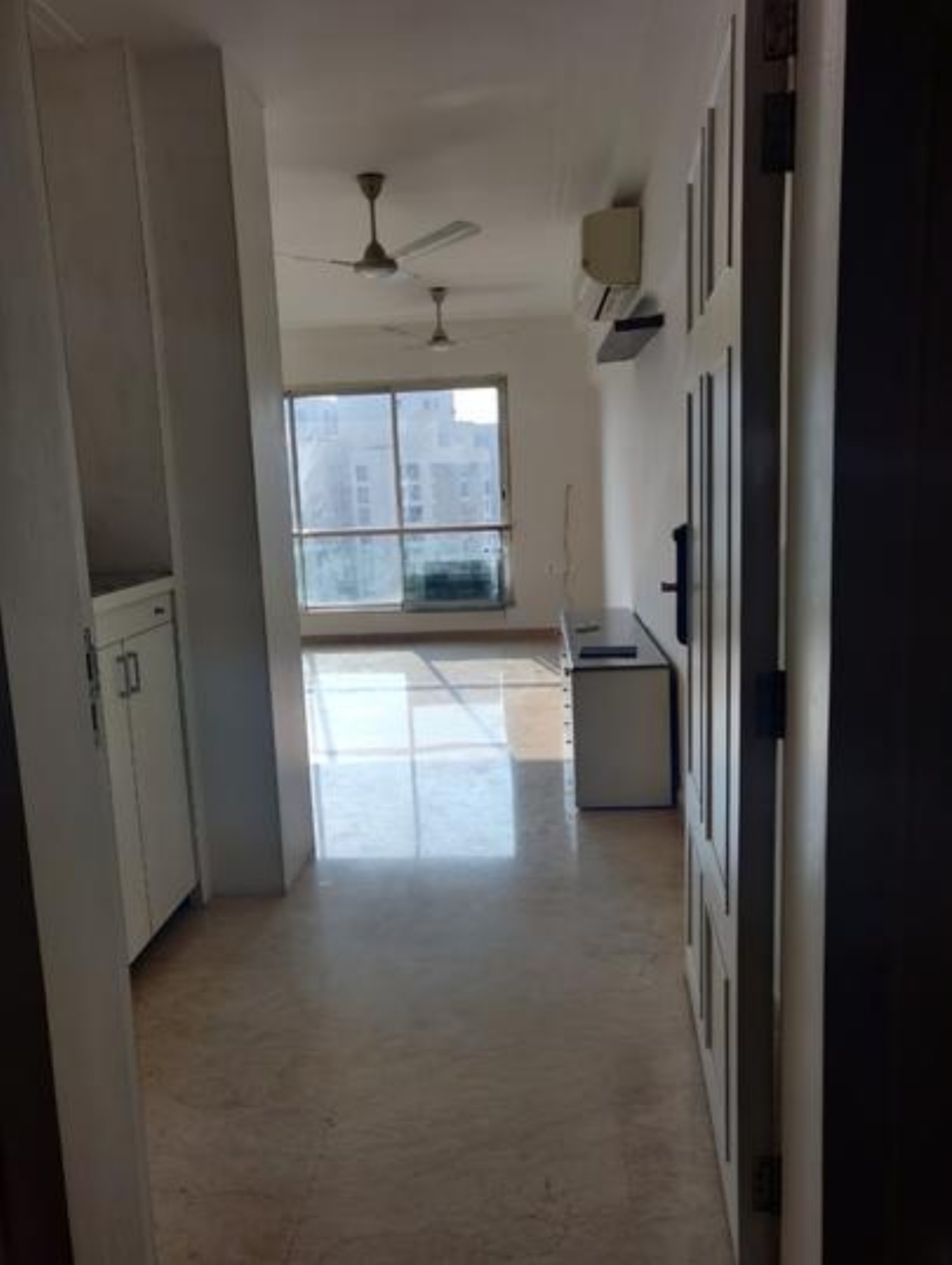 4 BHK Apartment For Rent in Hiranandani Meadows