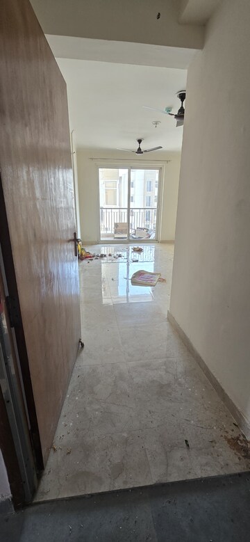 Room in 3 BHK Apartment at Panchsheel Greens II, Sector 16 Greater Noida – for Rent