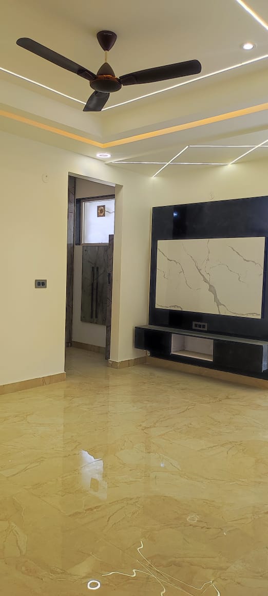 4 BHK + Pooja Room,Servant Room,Study Room,Extra Room Builder Floor For Sale in BPTP Park Central