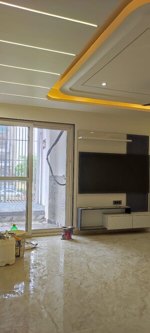 Furnished Amenities in 4 BHK Builder Floor at BPTP Park Central, Sector 85 – for Sale