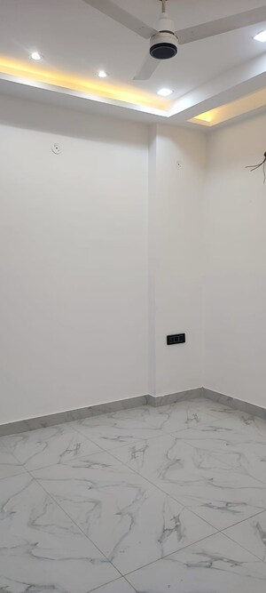 Room in 3 BHK Builder Floor at Puri Kohinoor, Sector 89 – for Sale