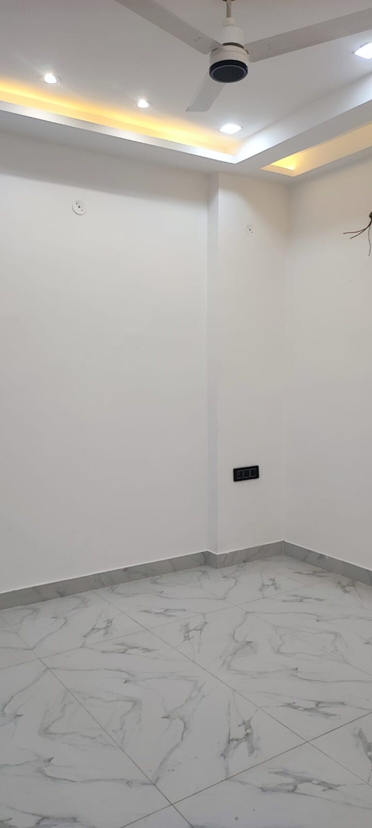 Room, puri-kohinoor 3 Bedroom 150 Sq.Yd. Builder Floor In Sector 89 Faridabad 8604580