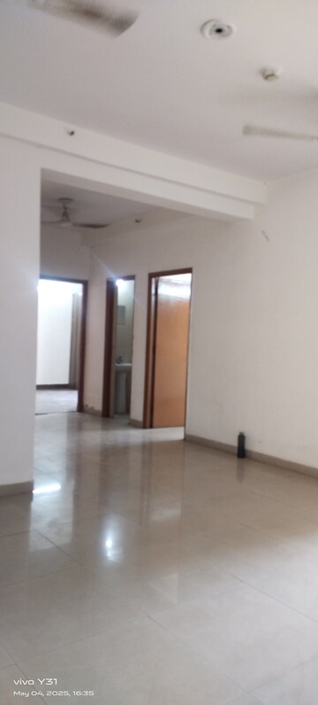 Room in 3 BHK Apartment at Mahagun Mywoods, Sector 16c Greater Noida – for Rent