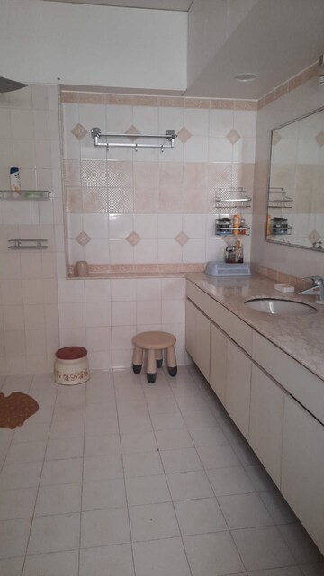 Master Bedroom in 5 BHK Villa at Thaltej – for Rent