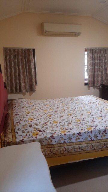 Bedroom in 5 BHK Villa at Thaltej – for Rent