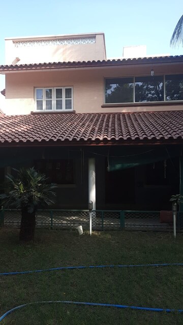 5 BHK Villa – Exterior View View at Thaltej - for Rent