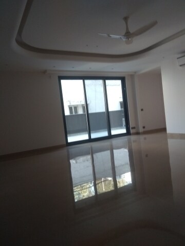 Room in 4 BHK Builder Floor at New Friends Colony – for Rent
