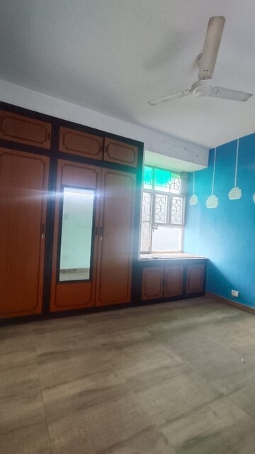 Room in 2 BHK Apartment at Karthik Apartment, Sector 21c – for Rent