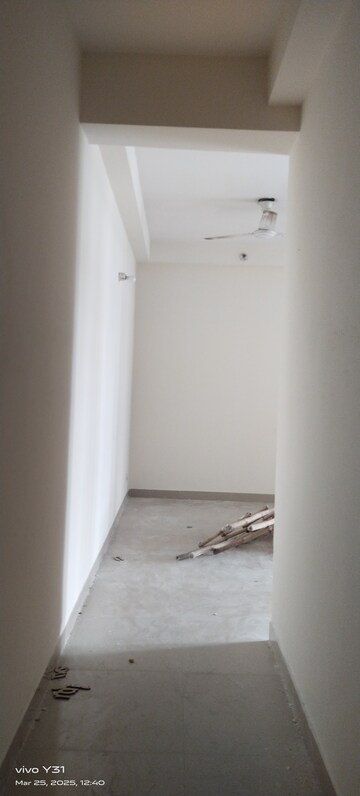 Room in 2 BHK Apartment at Mahagun Mywoods, Sector 16c Greater Noida – for Rent