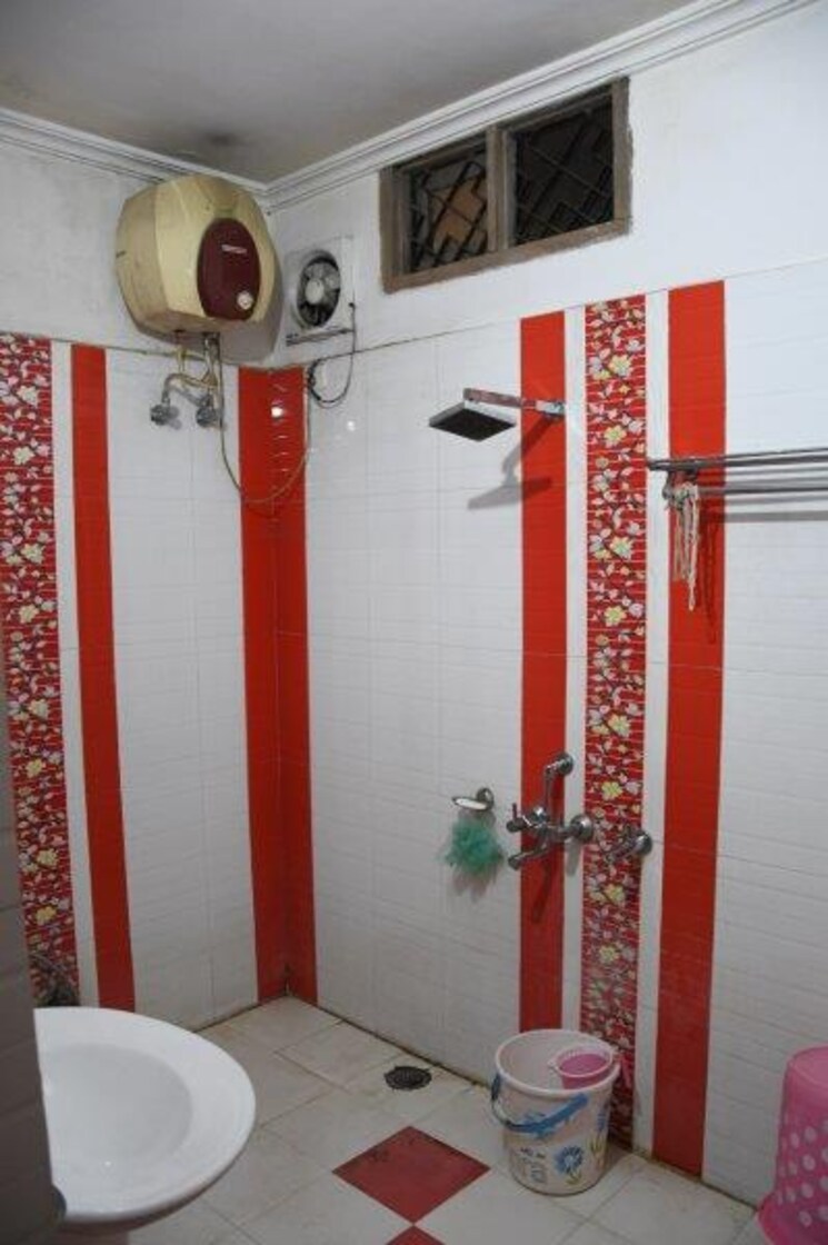 Bathroom, indira nagar 4 Bedroom 1800 Sq.Ft. Independent House In Indira Nagar Lucknow 8605021