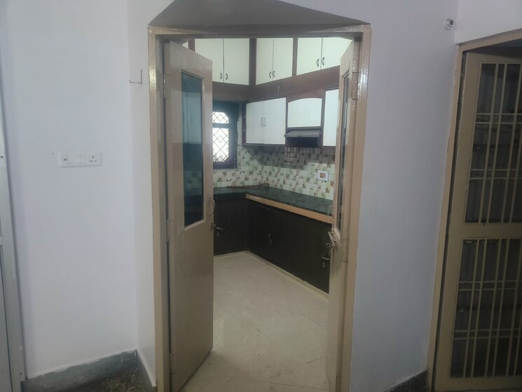 Room, indira nagar 4 Bedroom 1800 Sq.Ft. Independent House In Indira Nagar Lucknow 8605021