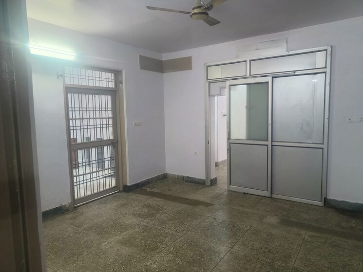 Room, indira nagar 4 Bedroom 1800 Sq.Ft. Independent House In Indira Nagar Lucknow 8605021