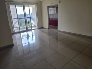Room in 2 BHK Apartment at Prestige Royale Gardens, Gantiganahalli – for Rent