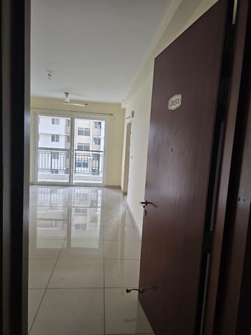 Room in 2 BHK Apartment at Prestige Royale Gardens, Gantiganahalli – for Rent