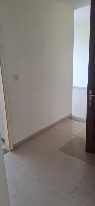 Room in 1 BHK Apartment at Jaypee Greens Pavilion Court, Sector 128 – for Rent