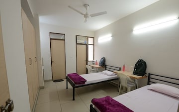 2 BHK Apartment For Rent in Arun Vihar Sector 37, Sector 37
