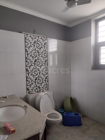 Bathroom in 3 BHK Apartment at Unitech Uniworld Gardens, Sector 47 – for Sale