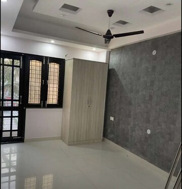 Room in 4 BHK Independent House at Sahastradhara Road – for Sale