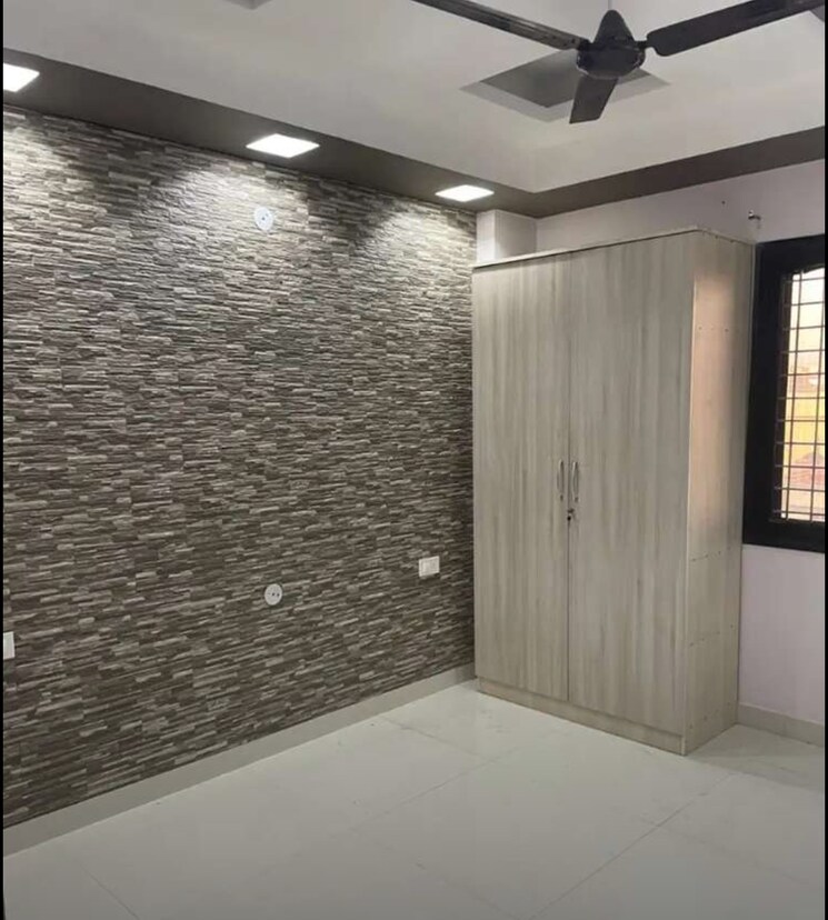 Room, sahastradhara road 4 Bedroom 124 Sq.Yd. Independent House In Sahastradhara Road Dehradun 8605133