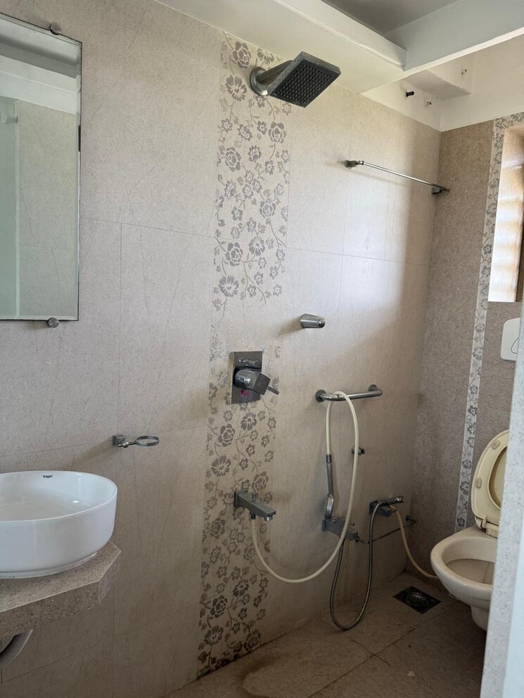 Bathroom, palm-springs-cuffe-parade 3 Bedroom 1500 Sq.Ft. Apartment In Cuffe Parade Mumbai 8605130