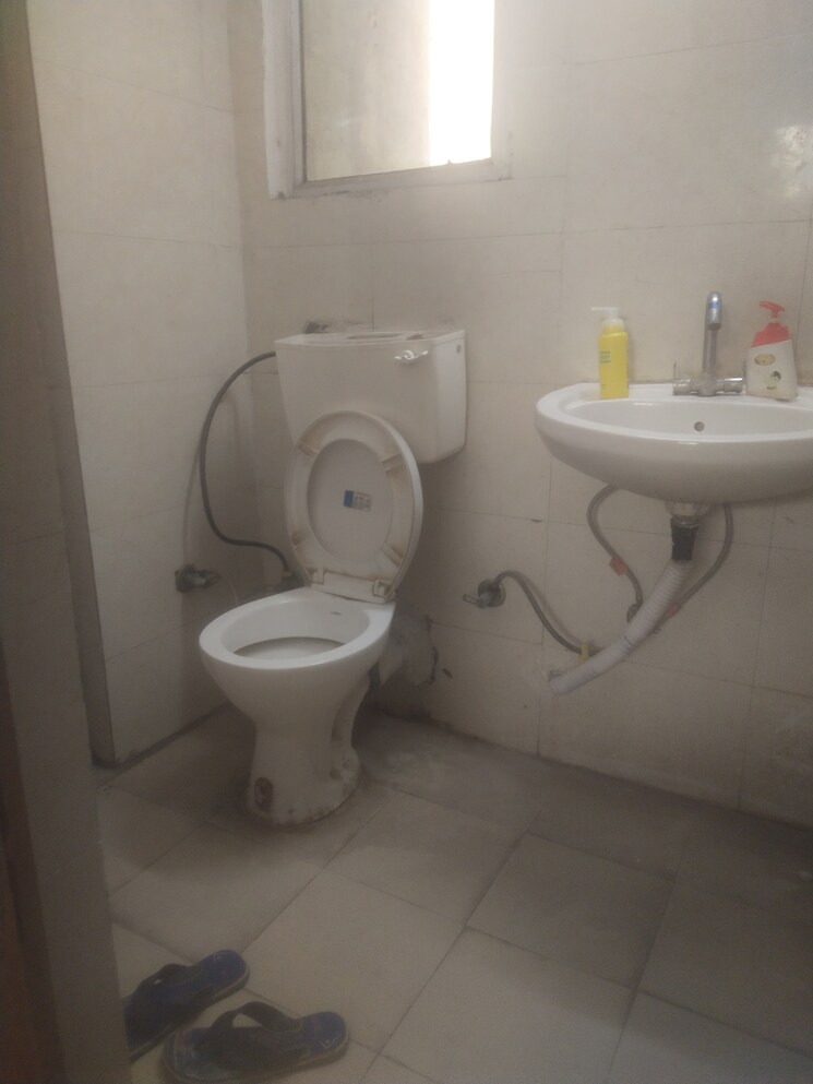 Bathroom, kbnows-apartment 3 Bedroom 1940 Sq.Ft. Apartment In Sector 16 Greater Noida Greater Noida 8605167