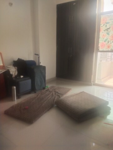 Room in 3 BHK Apartment at Kbnows Apartment, Sector 16 Greater Noida – for Rent