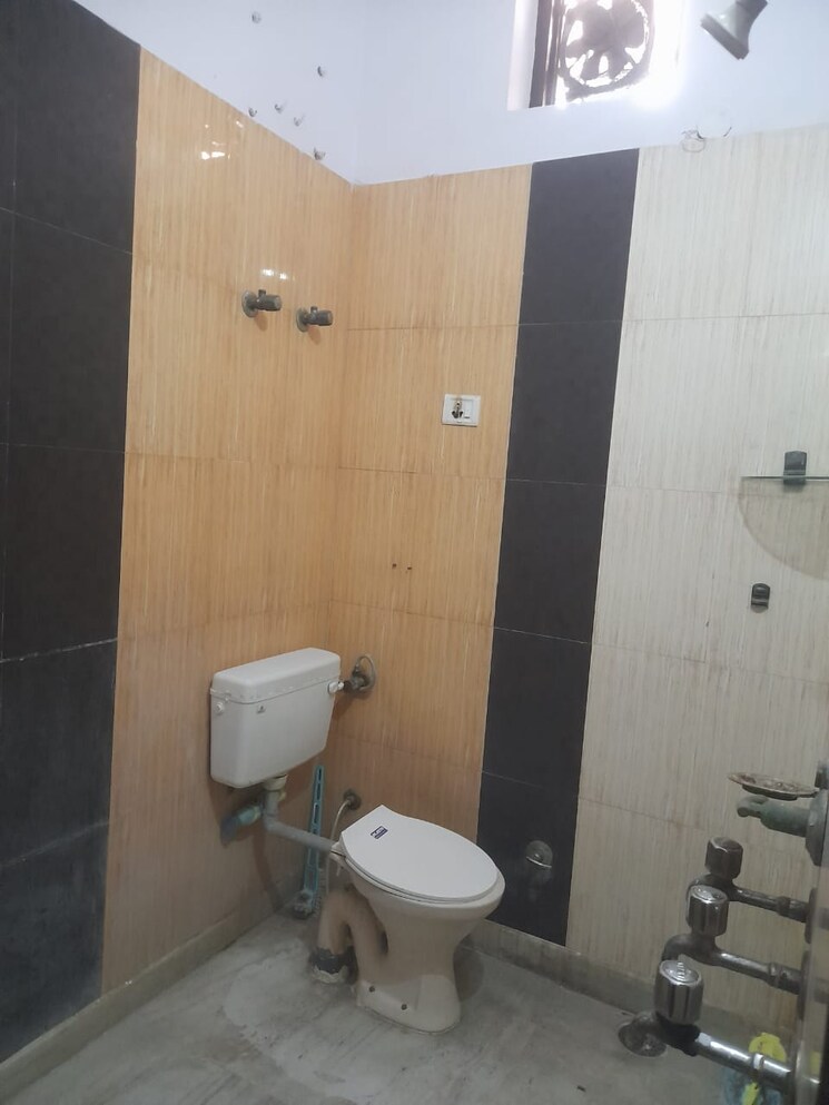 Bathroom, sector 28 3 Bedroom 2228 Sq.Ft. Independent House In Sector 28 Faridabad 8605230