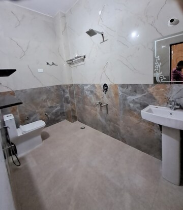 Bathroom in 3 BHK Independent House at Indira Nagar – for Rent