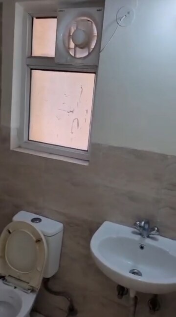 Room in 2 BHK Apartment at Wave Dream Homes, Wave City – for Rent