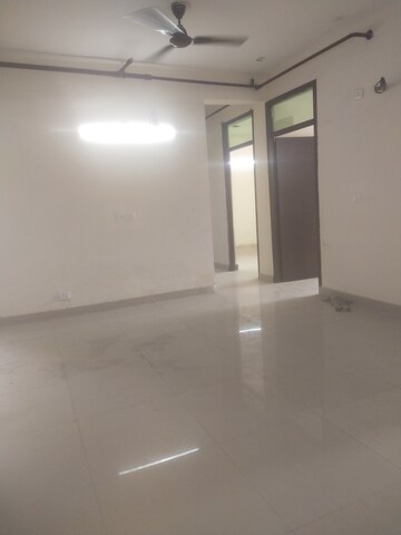 Furnished Amenities in 4 BHK Apartment at Kbnows Apartment, Sector 16 Greater Noida – for Rent