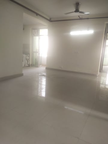 Furnished Amenities in 4 BHK Apartment at Kbnows Apartment, Sector 16 Greater Noida – for Rent