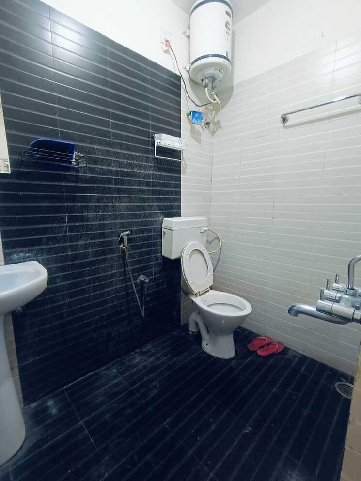 Bathroom, hsr layout 2 Bedroom 1000 Sq.Ft. Independent House In Hsr Layout Bangalore 8605527