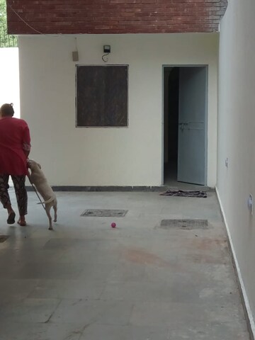Room in 3 BHK Apartment at Conscient Heritage Max, Sector 102 – for Rent