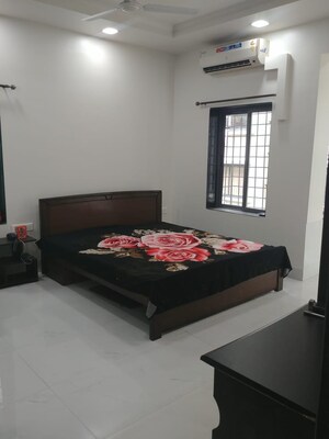 Bedroom in 1.5 BHK Apartment at Peddar Road – for Sale