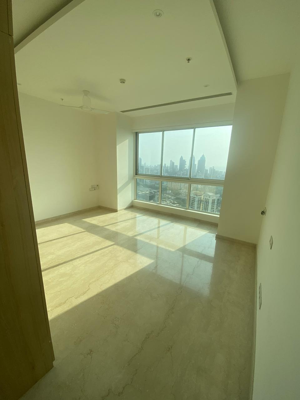 3 BHK + Servant Room 2169 Sq.Ft. Apartment in K Raheja Vivarea