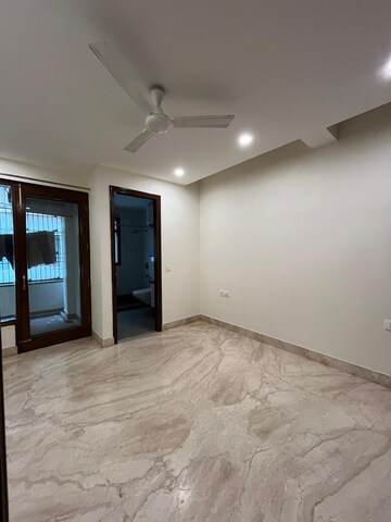 Room in 3 BHK Builder Floor at South Delhi – for Rent
