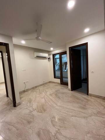 Room in 3 BHK Builder Floor at South Delhi – for Rent