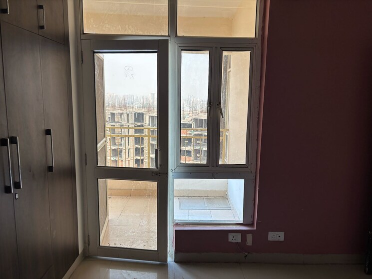 undefined, emenox-la-solara 3 Bedroom 1365 Sq.Ft. Apartment In Sector 16 Greater Noida Greater Noida 8605754