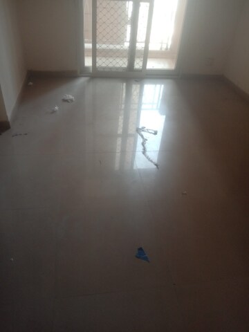 Room in 3 BHK Apartment at Mahagun Mywoods, Sector 16c Greater Noida – for Rent