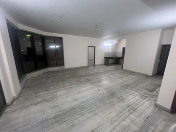 Room in 3 BHK Apartment at Kalighat – for Sale