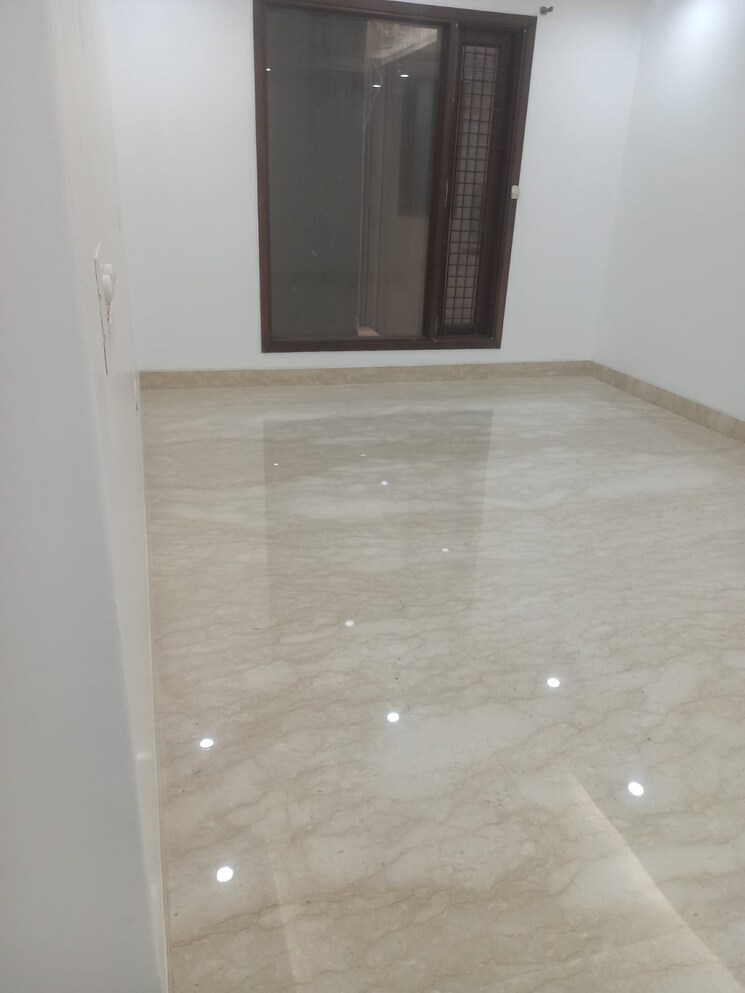 Room, south delhi 4 Bedroom 340 Sq.Yd. Apartment In South Delhi Delhi 8605976